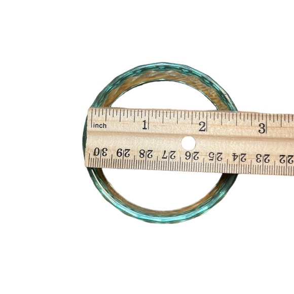 ✨ 3/$15 Green Hued Plastic Bracelet - Picture 3 of 3